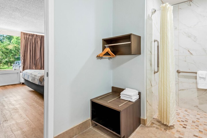 Room 16 of 23
