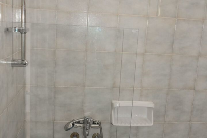 Room 44 of 106