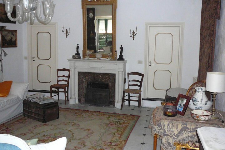 Room 10 of 32