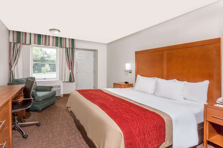 1 King Bed (7 of 8)