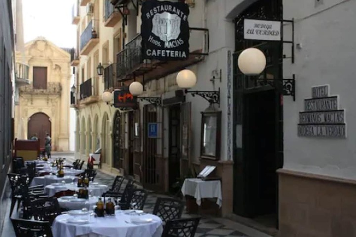 Hermanos Macías Hotel
