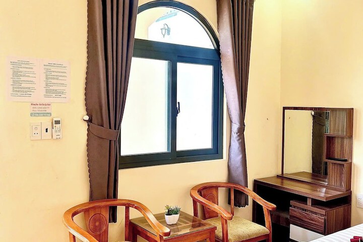 Room 8 of 18