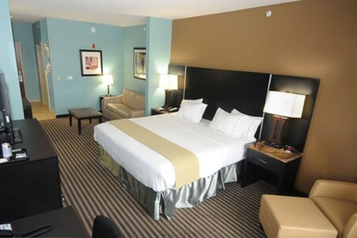 1 King Bed (9 of 14)