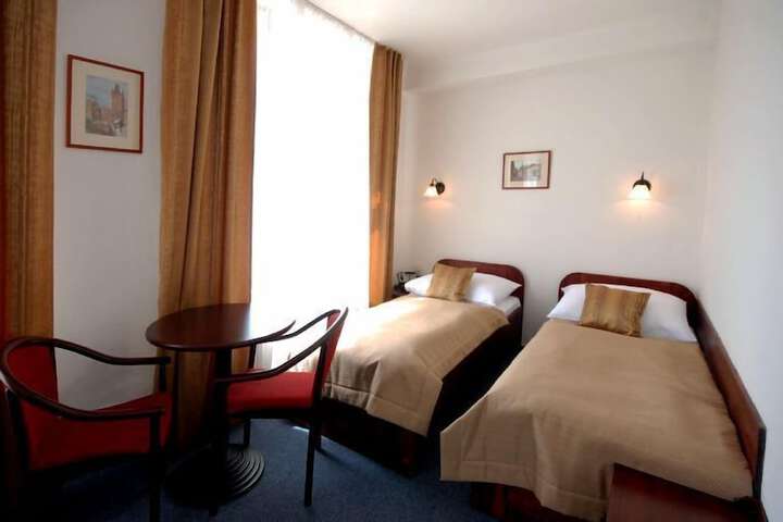 Room 3 of 38