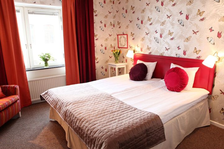 Room 10 of 94
