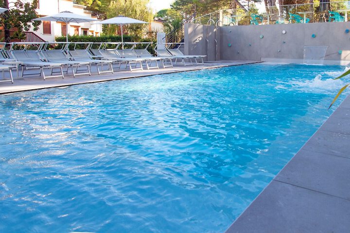 Pool 65 of 96