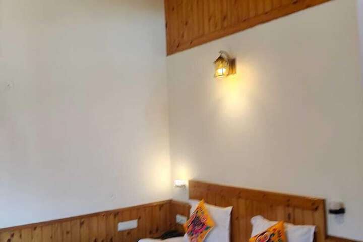 Room 12 of 33
