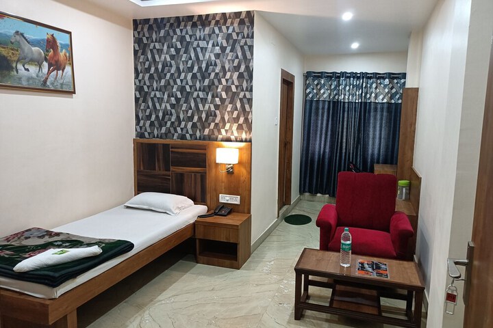 Room 7 of 37