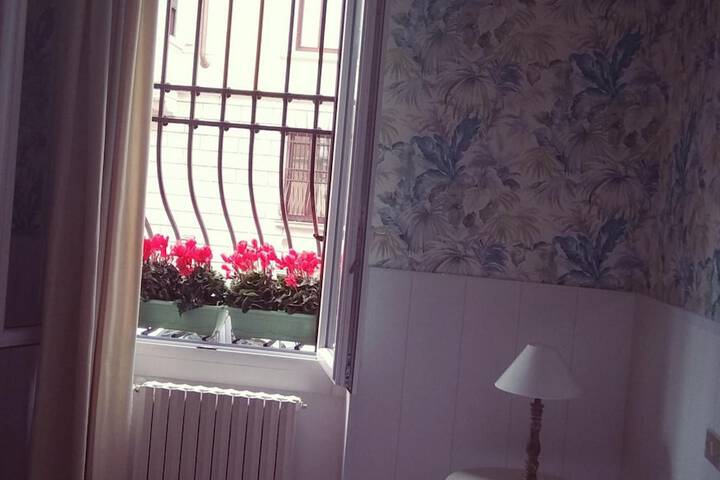 Room 12 of 37