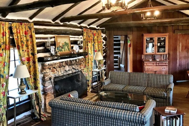 Room 27 of 61