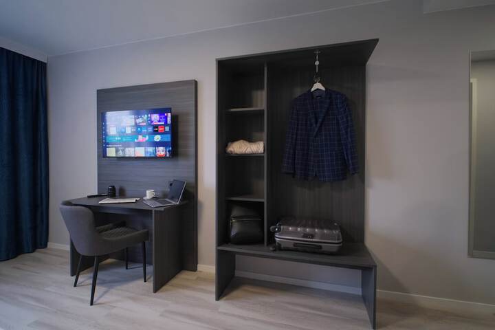 Room 6 of 15