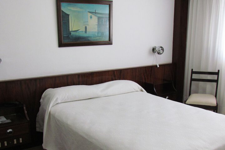 Room 2 of 23