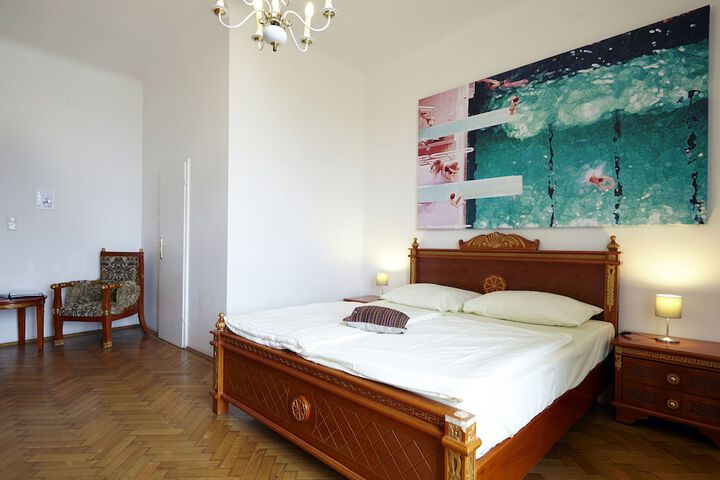 Room 7 of 28