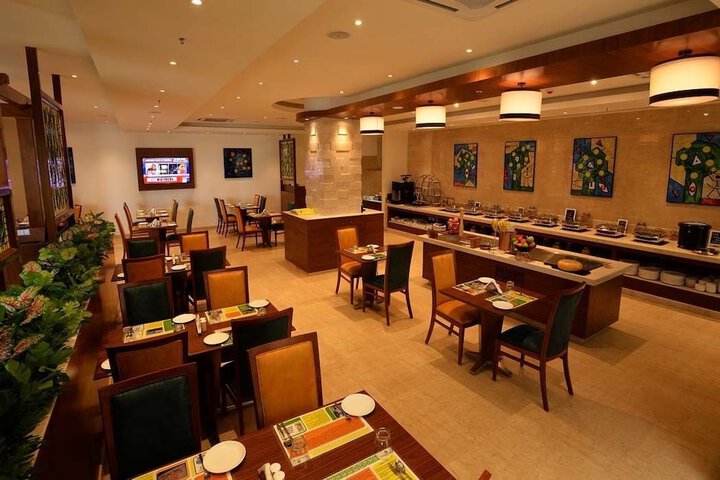 Dining 33 of 60