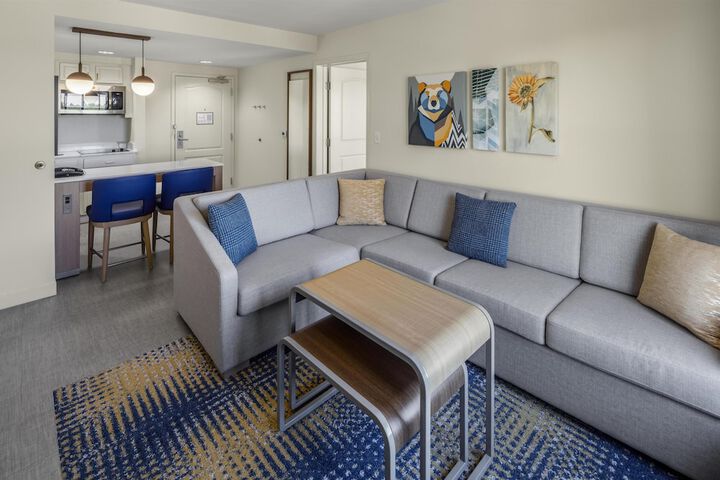 Room 42 of 100