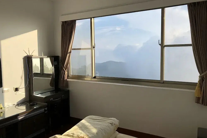 Room 5 of 15