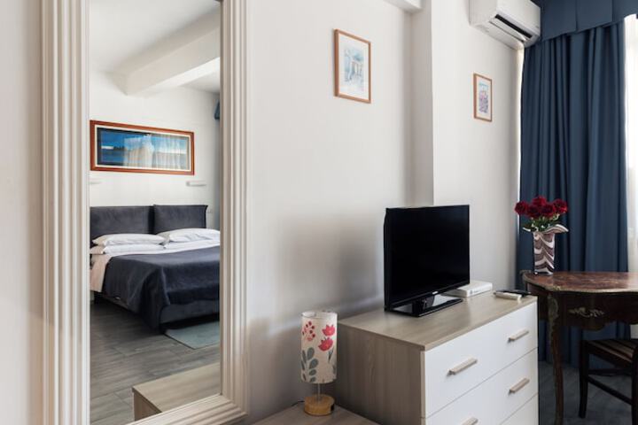 Room 33 of 64