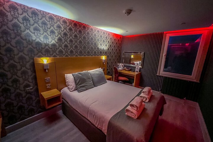 Room 28 of 97