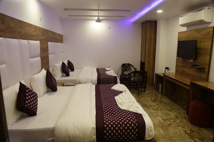 Room 14 of 30