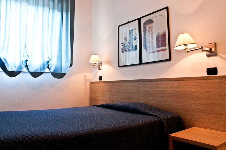 Room 6 of 54