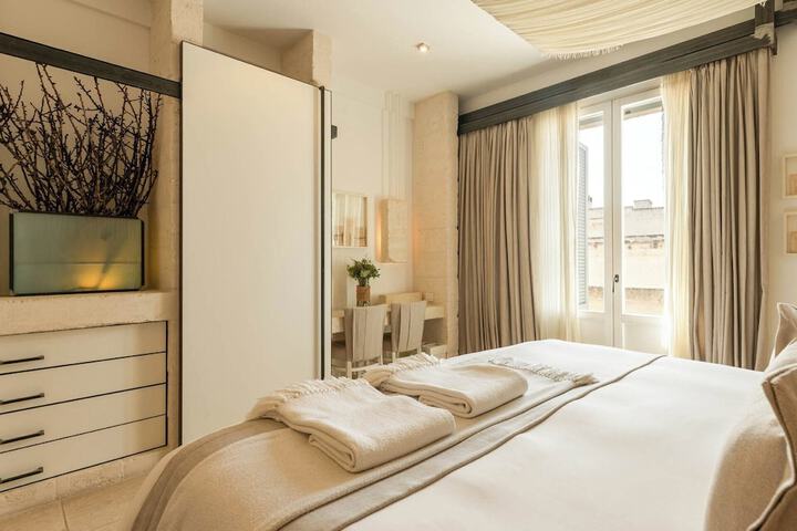 Room 33 of 214