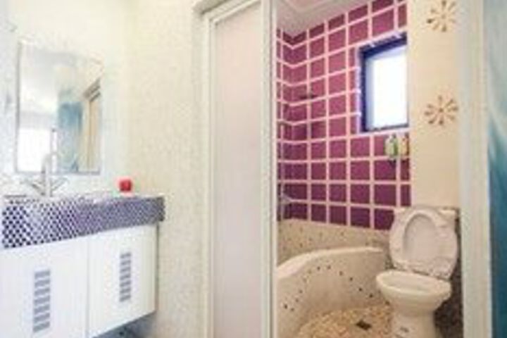 Room 10 of 28