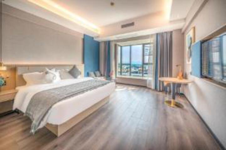Room 9 of 11