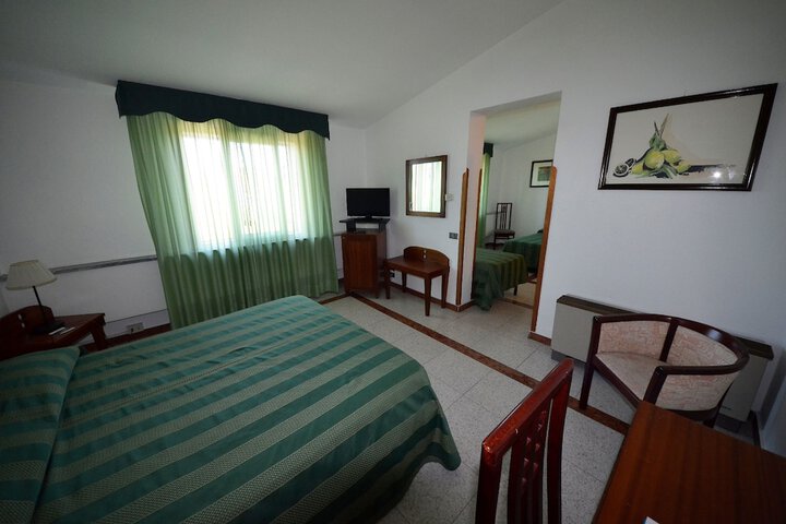 Room 14 of 38