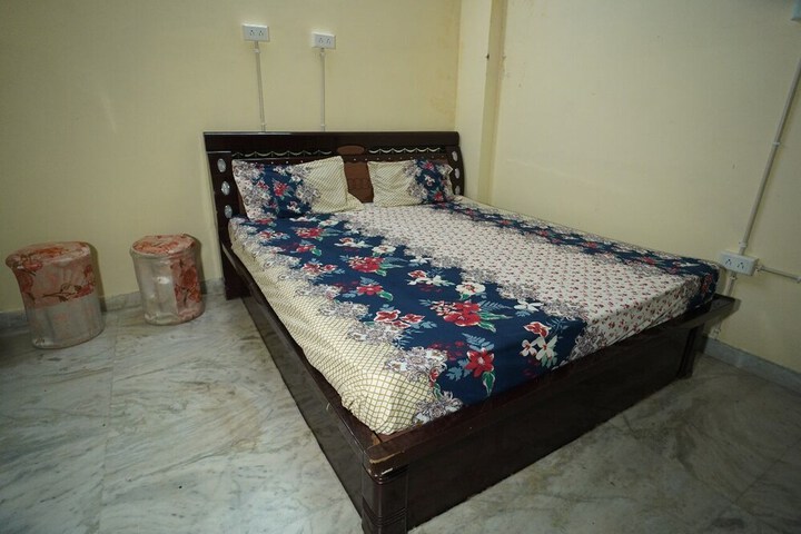 Room 3 of 8