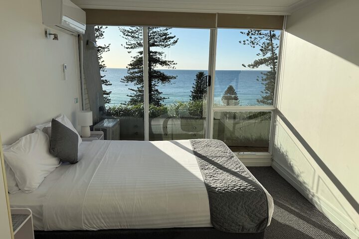 Room 13 of 38