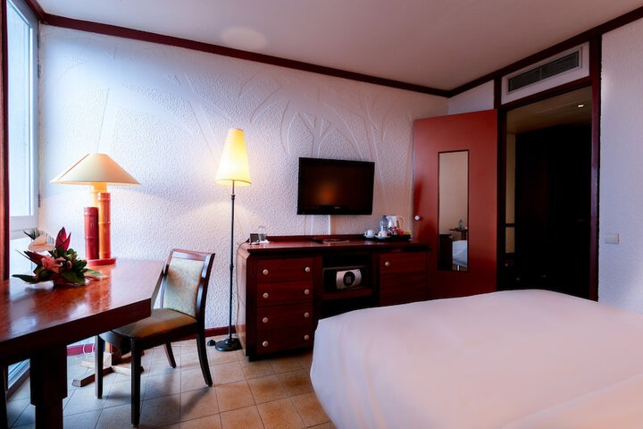 Room 6 of 19