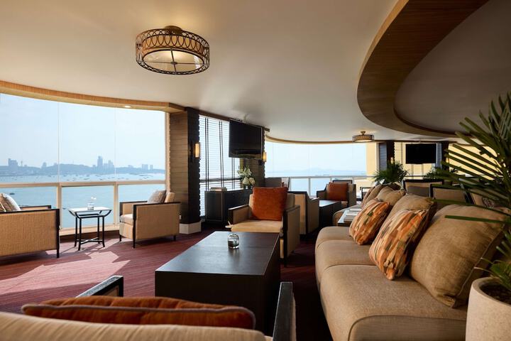 Lounge 117 of 141