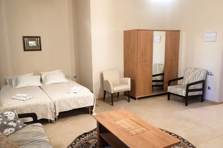Room 4 of 40