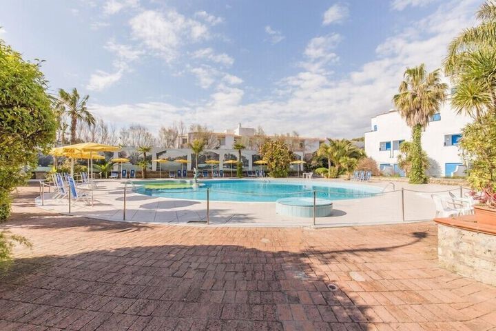 Hotel with Pool
