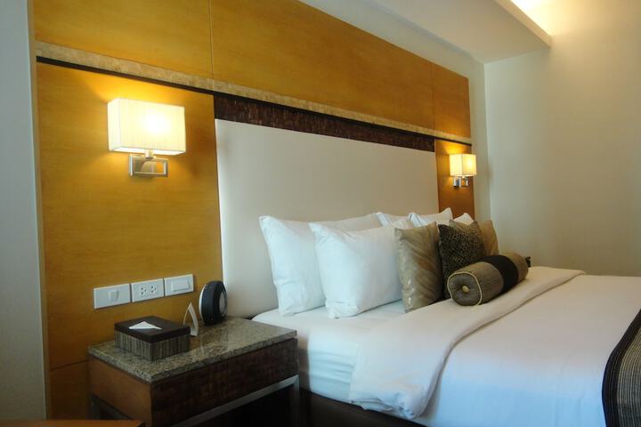 Room 33 of 128