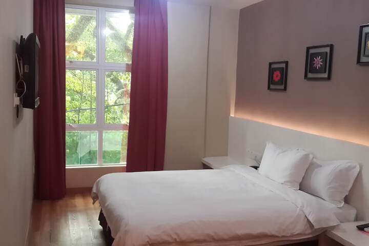 Room 4 of 17