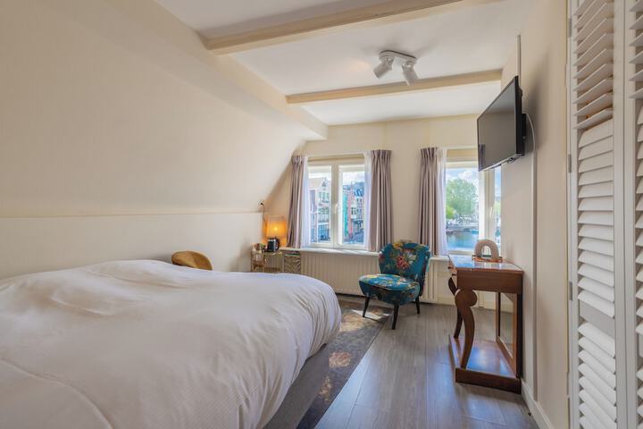 Room 5 of 19