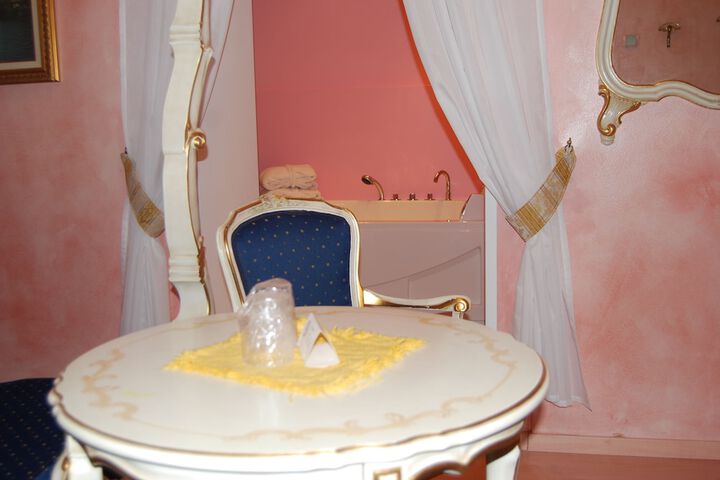 Room 26 of 90