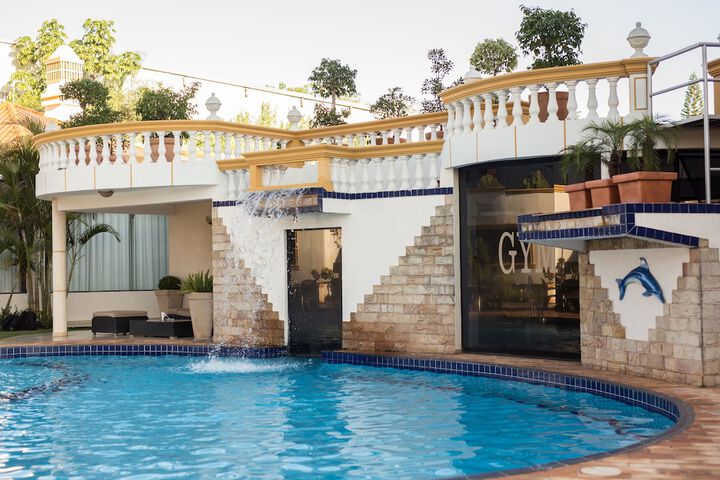 Hotel Pool