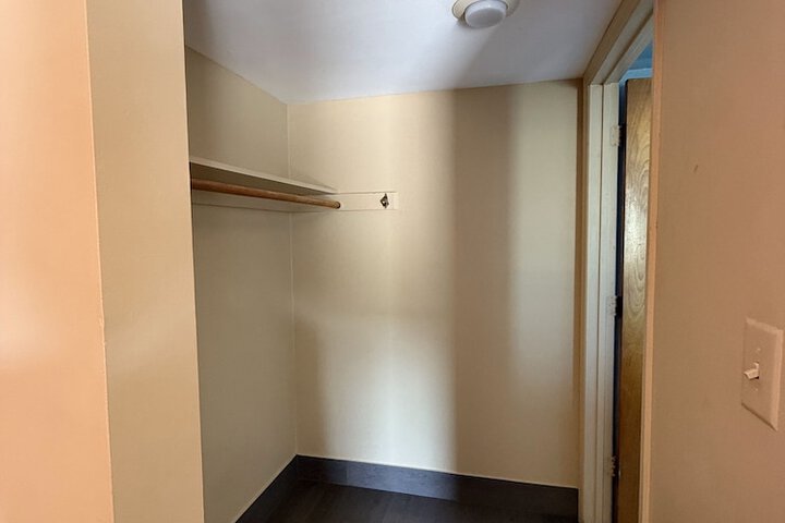 Room 4 of 6