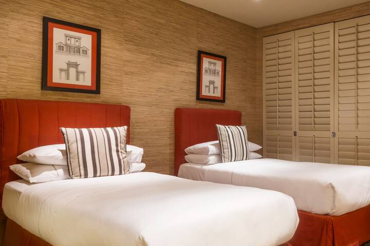 Room 10 of 42