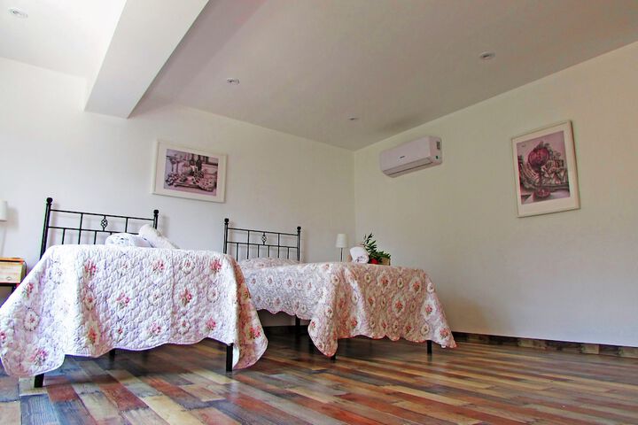 Room 5 of 34