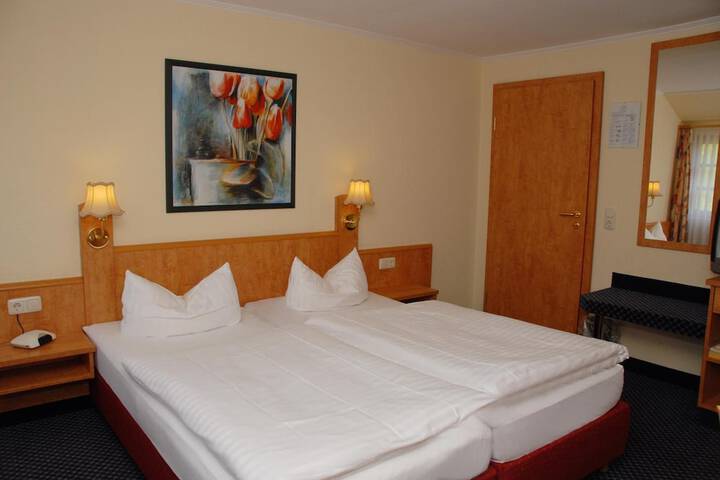 Room 12 of 34