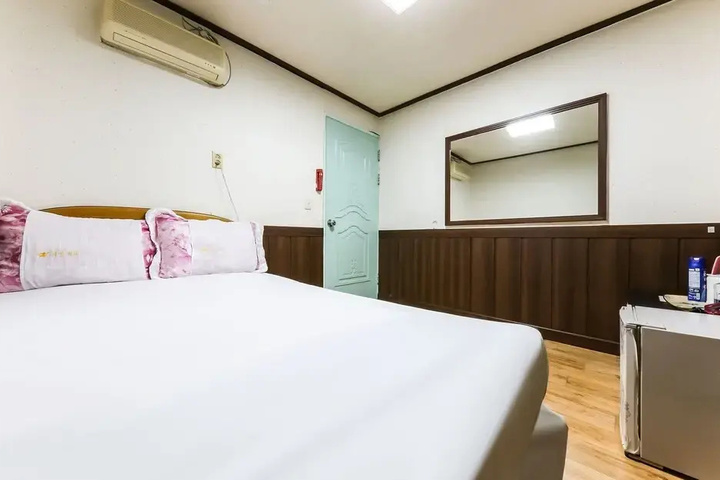 Room 2 of 11