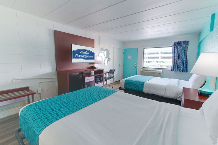 2 Double Beds (11 of 12)
