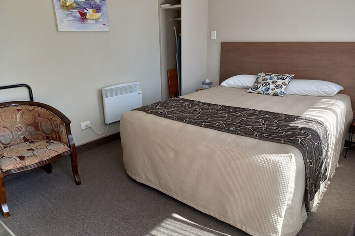 Room 2 of 35