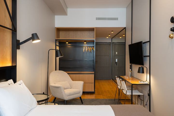 Room 32 of 71