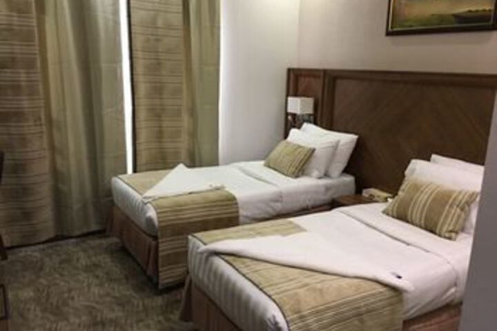 Room 10 of 21