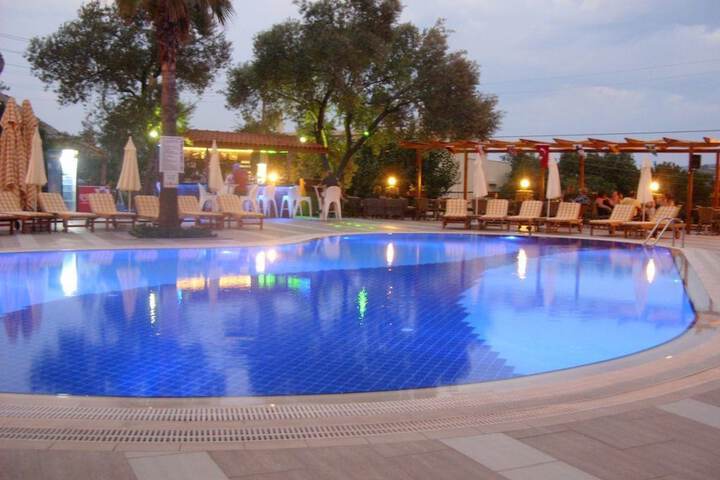 Pools & Facilities