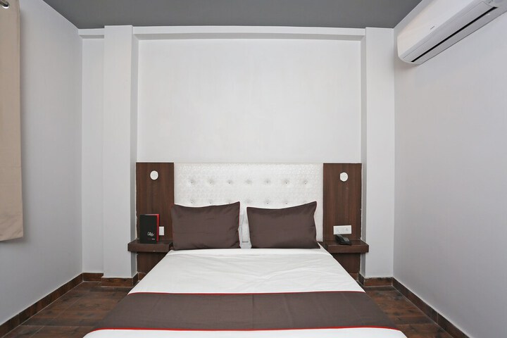 Room 17 of 28